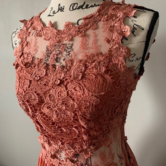 Boutique Gown - Picture 6 of 9